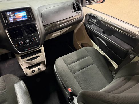 Used 2019 Dodge Grand Caravan SE image 47