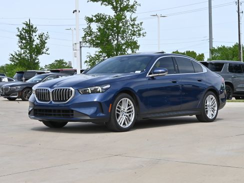 Used 2024 BMW 530i w/ M Sport Package image 5