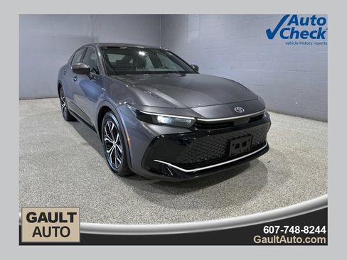 Used 2023 Toyota Crown AWD/4WD image 1
