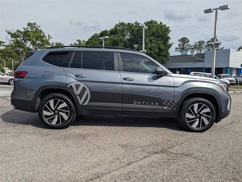 Used 2025 Volkswagen Atlas SE image 3