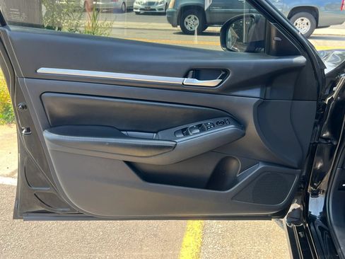 Used 2022 Nissan Altima 2.5 SV FWD image 11