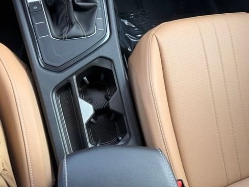 Certified 2022 Volkswagen Tiguan SE FWD image 25