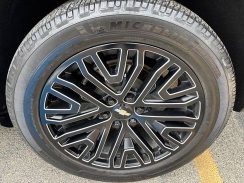 Used 2021 Chevrolet Suburban High Country image 9