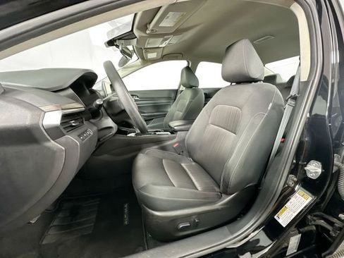 Used 2024 Nissan Altima 2.5 SV FWD image 11