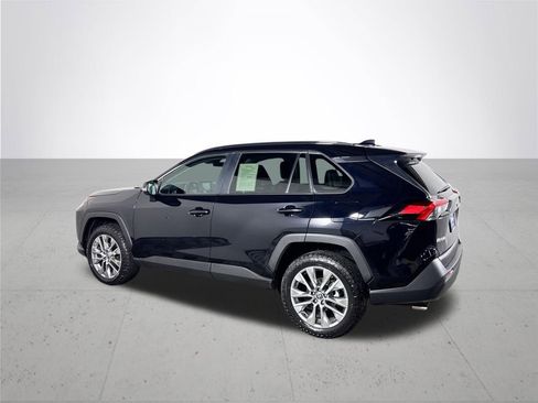 Used 2022 Toyota RAV4 XLE Premium w/ Carpet Mat Package (TMS) image 8