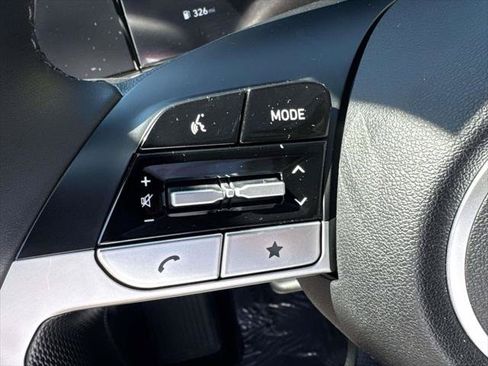 Certified 2025 Hyundai Elantra Limited FWD image 21