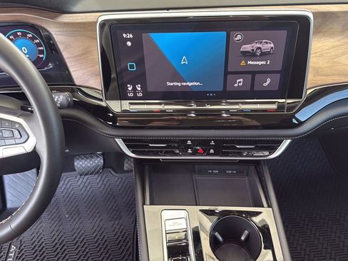 Used 2024 Volkswagen Atlas SE FWD image 25