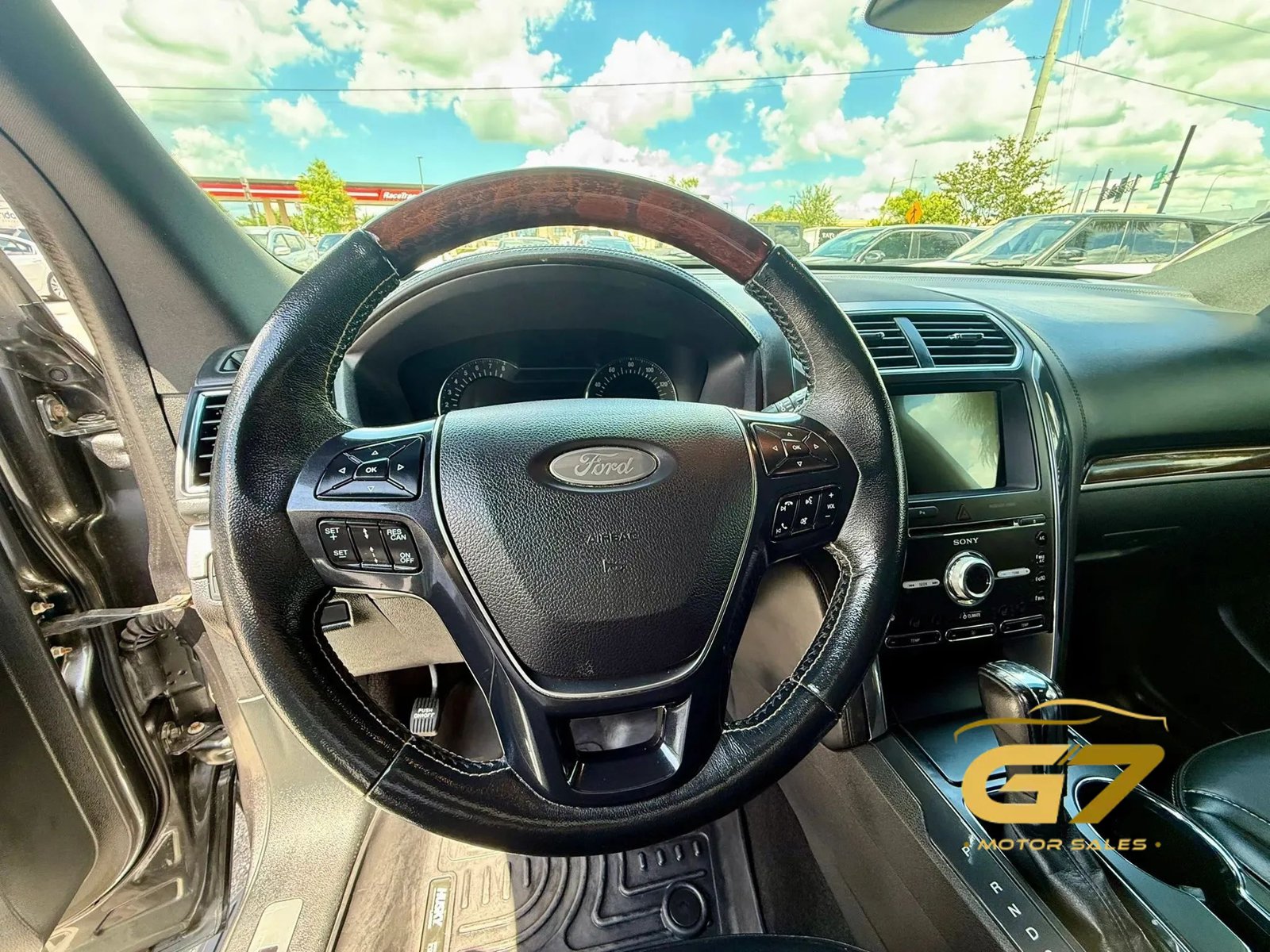 Used 2018 Ford Explorer Platinum AWD/4WD image 8