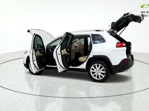 Used 2016 Jeep Cherokee Limited w/ Luxury Group FWD image 16