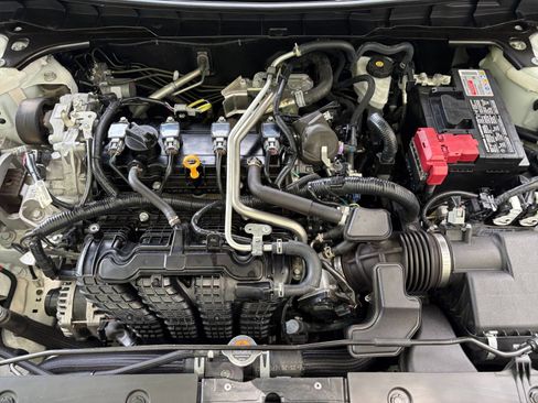 Used 2025 Nissan Altima 2.5 SV FWD image 32