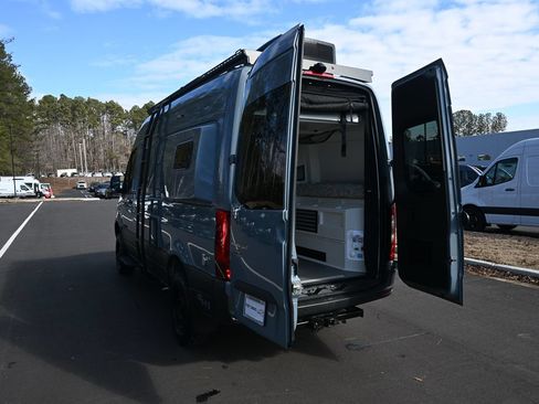 Used 2023 Mercedes-Benz Sprinter 2500 image 31