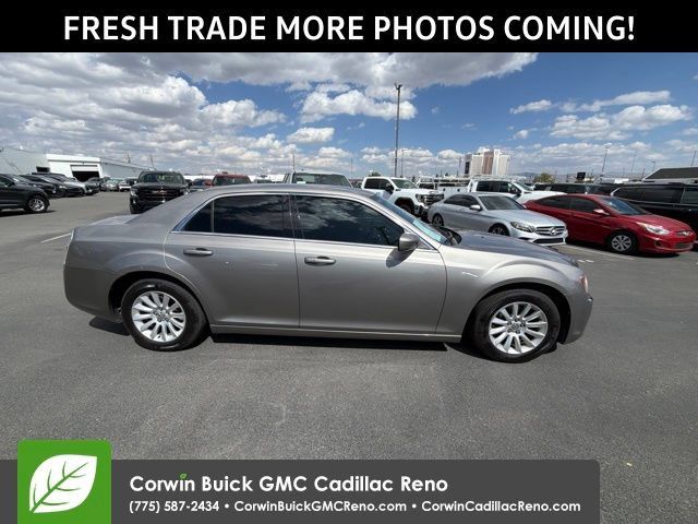 Used 2014 Chrysler 300 RWD image 4