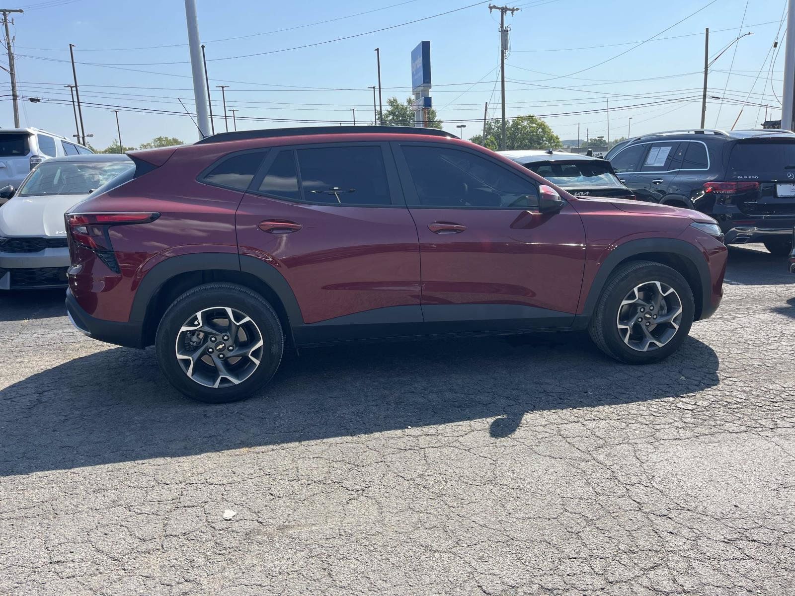 Used 2024 Chevrolet Trax LT FWD image 7