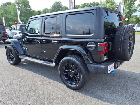 Used 2023 Jeep Wrangler Unlimited Sahara w/ Dual Top Group AWD/4WD image 7