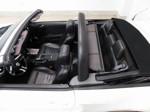 Used 2013 Ford Mustang GT Premium image 38