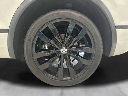 Used 2021 Volkswagen Tiguan SE R-Line AWD/4WD image 41