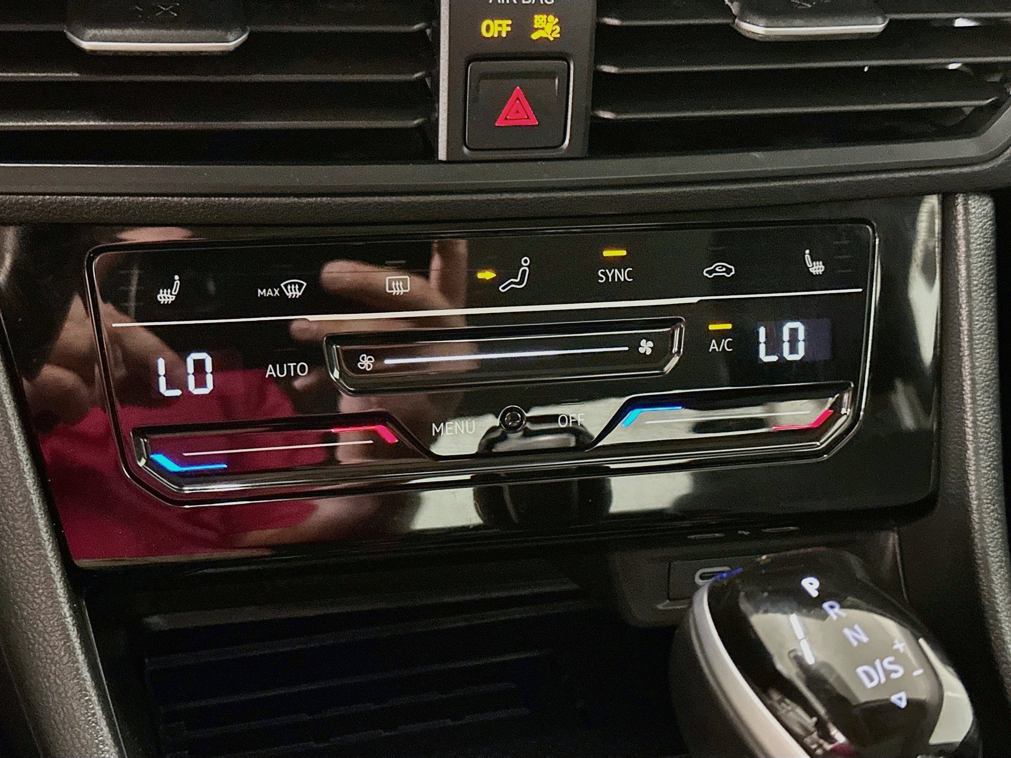 Used 2025 Volkswagen Jetta SE FWD image 24