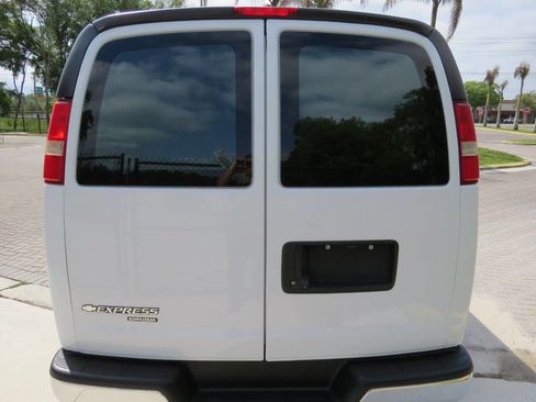 Used 2016 Chevrolet Express 3500 image 14