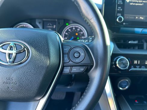 Used 2021 Toyota Venza LE image 24