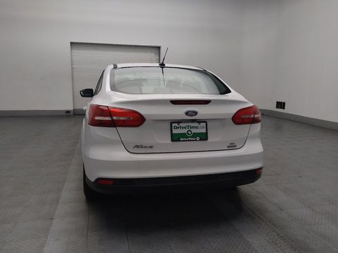 Used 2018 Ford Focus SE w/ SE Appearance Package image 6