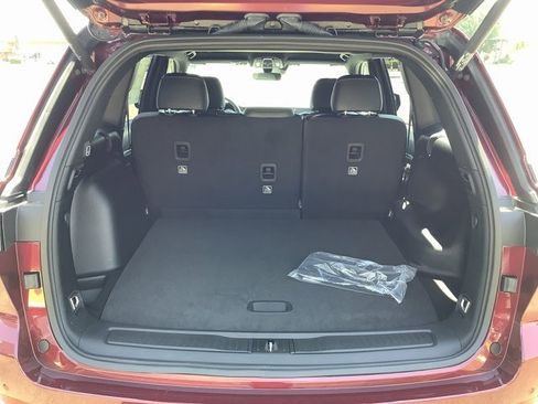 New 2025 Jeep Grand Cherokee Limited w/ Trailer Tow Package image 30