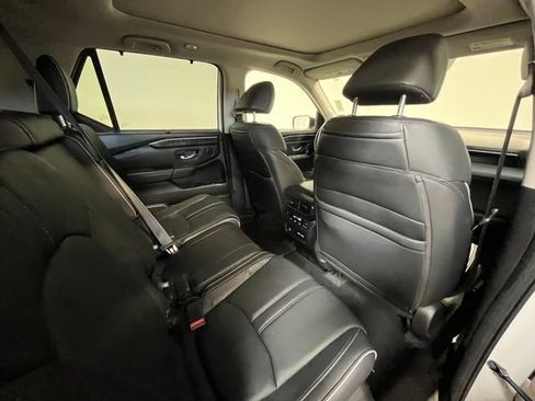 Used 2023 Honda Pilot Elite image 12