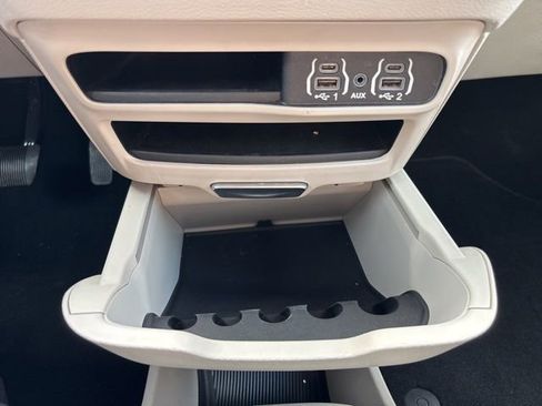 Used 2023 Chrysler Pacifica Touring-L image 23