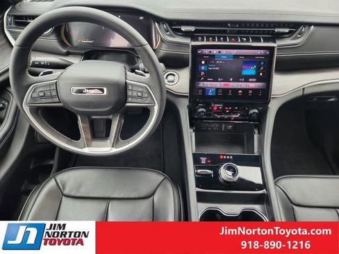 Used 2025 Jeep Grand Cherokee Limited w/ Luxury Tech Group II image 29