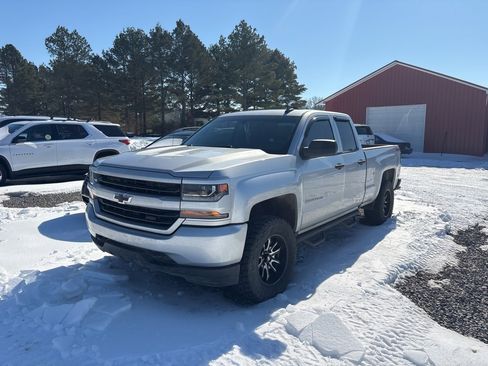 Used 2018 Chevrolet Silverado 1500 Custom w/ Custom Convenience Package image 8