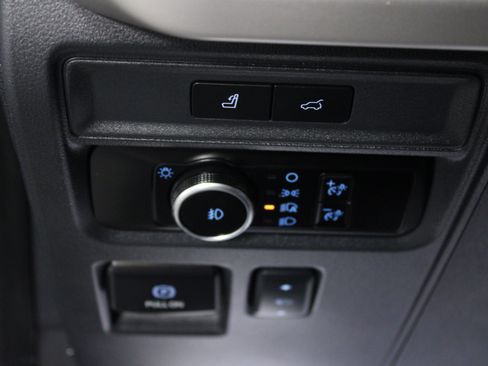 Used 2024 Ford Expedition XLT RWD image 23