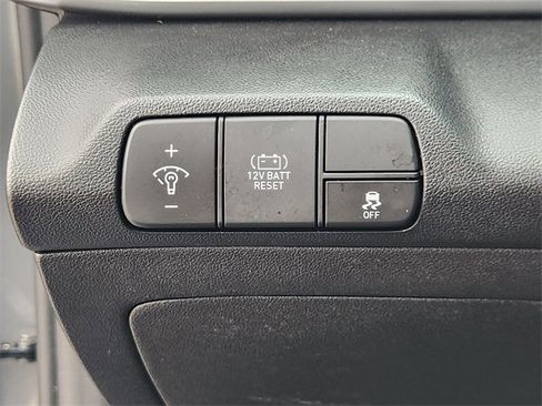 Used 2024 Hyundai Elantra Blue image 21