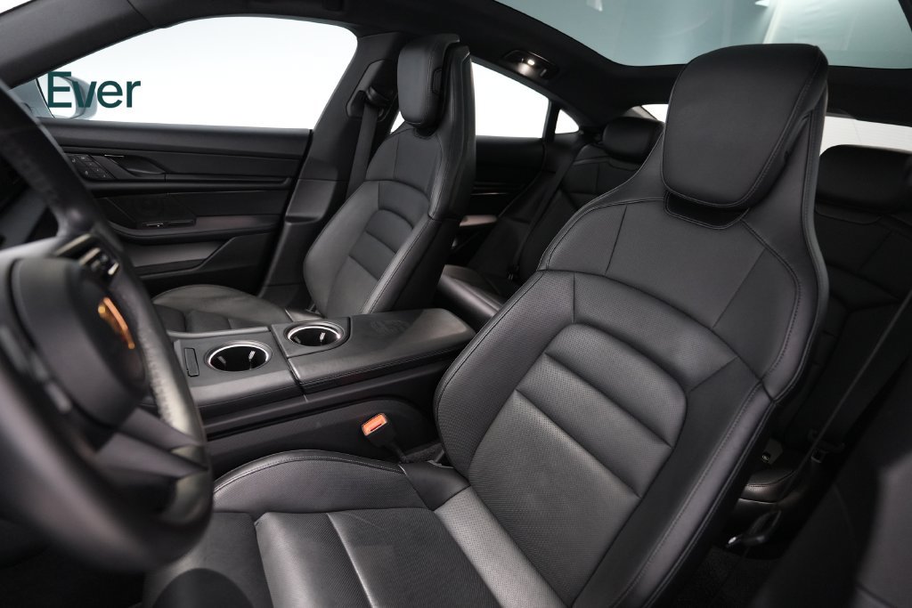 Used 2022 Porsche Taycan RWD image 4