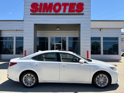 Used 2015 Lexus ES 350 w/ Luxury Package FWD image 1