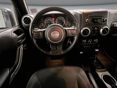 Used 2016 Jeep Wrangler Unlimited Rubicon w/ Dual Top Group AWD/4WD image 8
