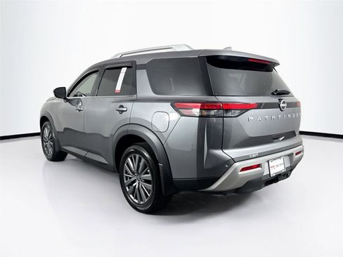 Used 2025 Nissan Pathfinder SL w/ SL Premium Package FWD image 13