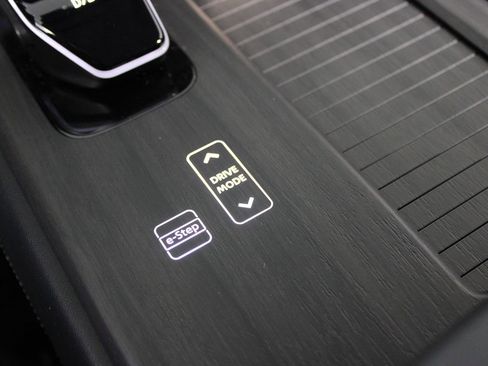 Used 2024 Nissan Ariya FWD image 25