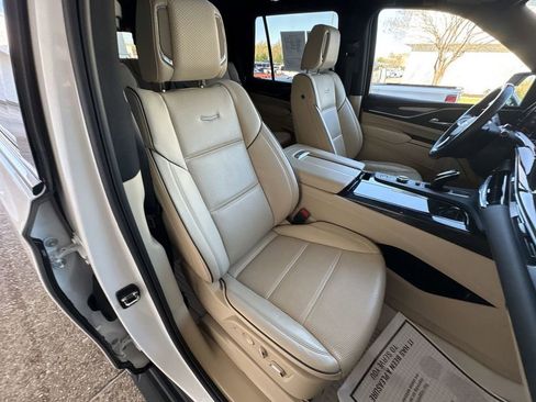 Certified 2022 Cadillac Escalade Premium Luxury AWD/4WD image 29