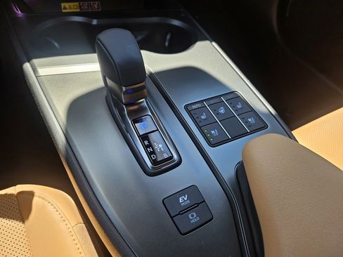 New 2026 Lexus UX 300h AWD image 14