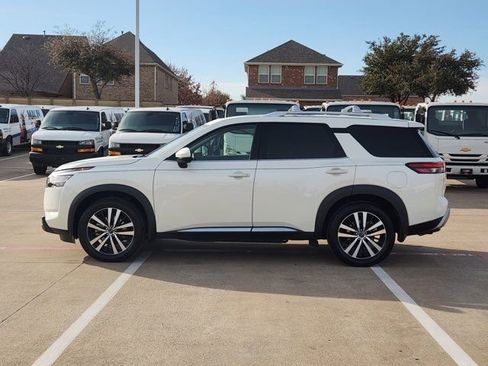 Used 2024 Nissan Pathfinder Platinum w/ Cargo Package image 12