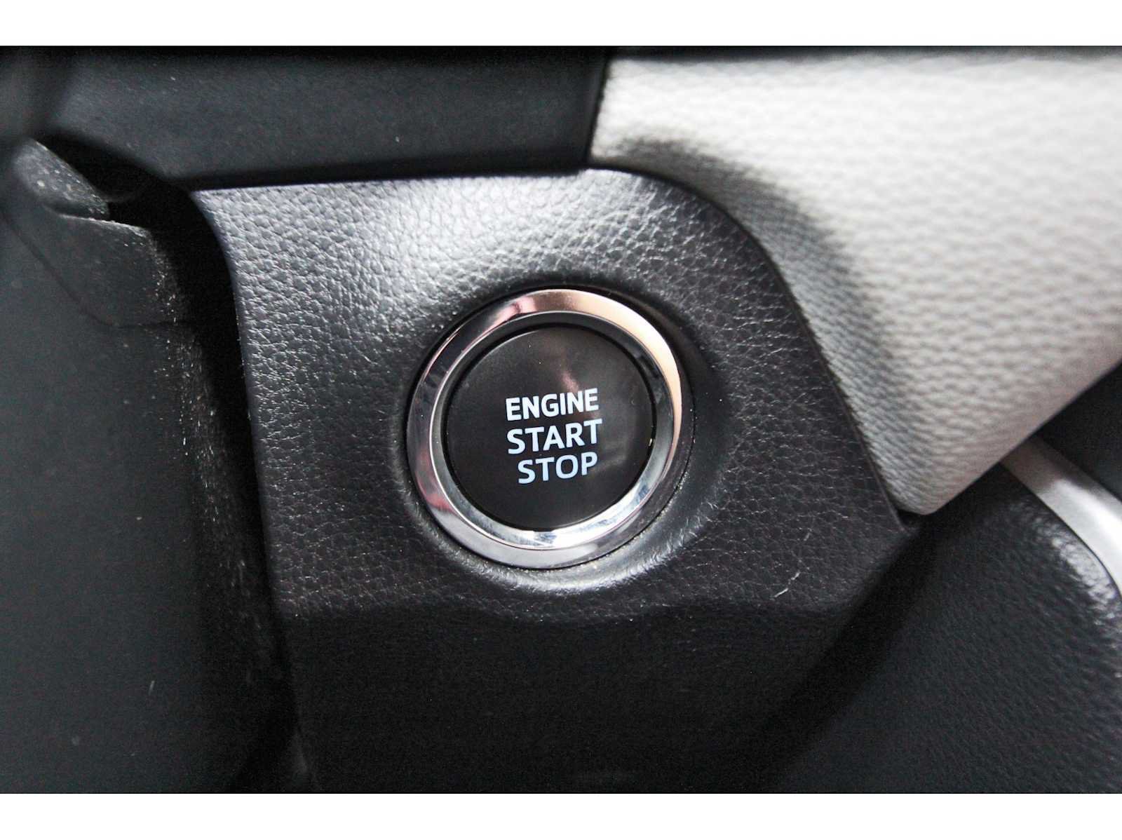 Used 2022 Toyota RAV4 XLE Premium FWD image 27