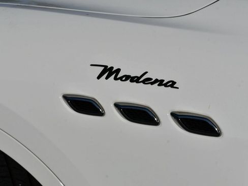 Used 2022 Maserati Levante Modena AWD/4WD image 11