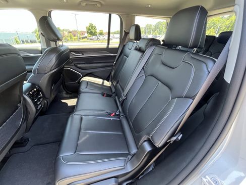 Used 2022 Jeep Grand Cherokee L Limited RWD image 31
