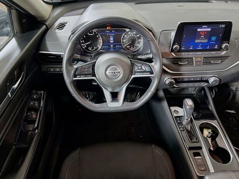 Used 2022 Nissan Altima 2.5 SV w/ SV Premium Package image 21