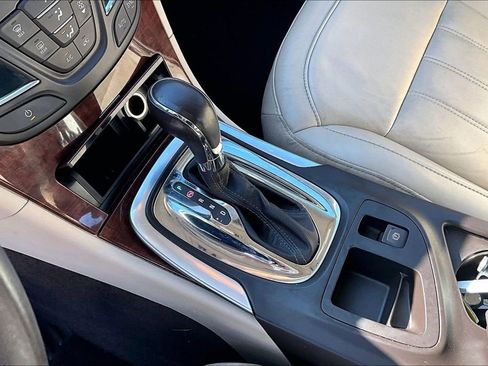 Used 2017 Buick Regal Sport Touring FWD image 16