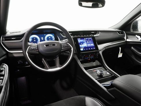 New 2025 Jeep Grand Cherokee L Altitude AWD/4WD image 18