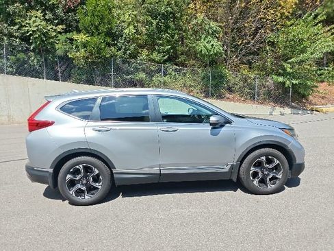 Used 2018 Honda CR-V Touring image 2