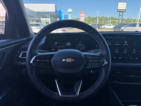 Used 2026 Chevrolet Traverse LT w/ Driver Confidence Package AWD/4WD image 23