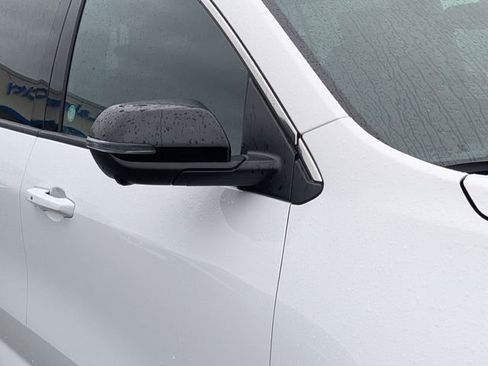 Used 2025 GMC Acadia Elevation image 11