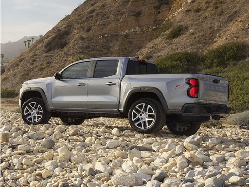 Used 2023 Chevrolet Colorado Z71 w/ Z71 Convenience Package 2 AWD/4WD image 1