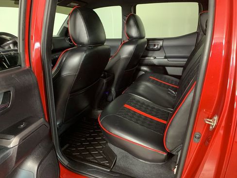 Used 2020 Toyota Tacoma TRD Sport image 31